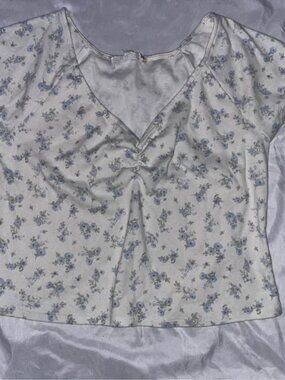 Pink Republic White Top w/Blue Ditsy Floral Print